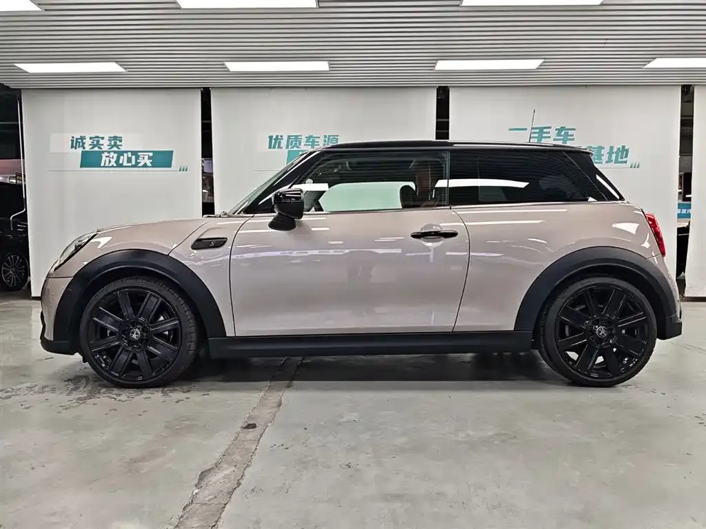 MINI Cooper (3-door) 2023 из CN, фото 2