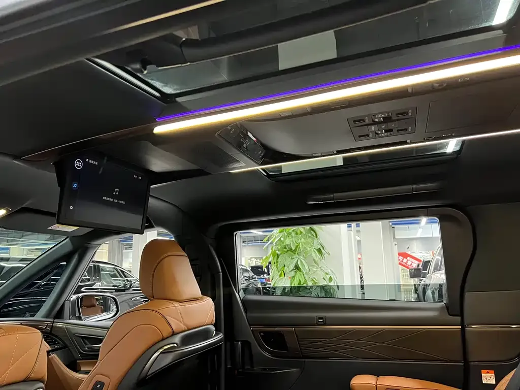 Toyota Vellfire — фото 10