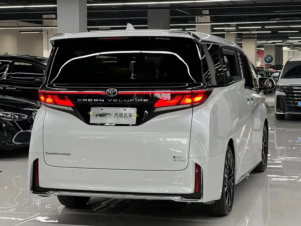 Toyota Vellfire — фото 4