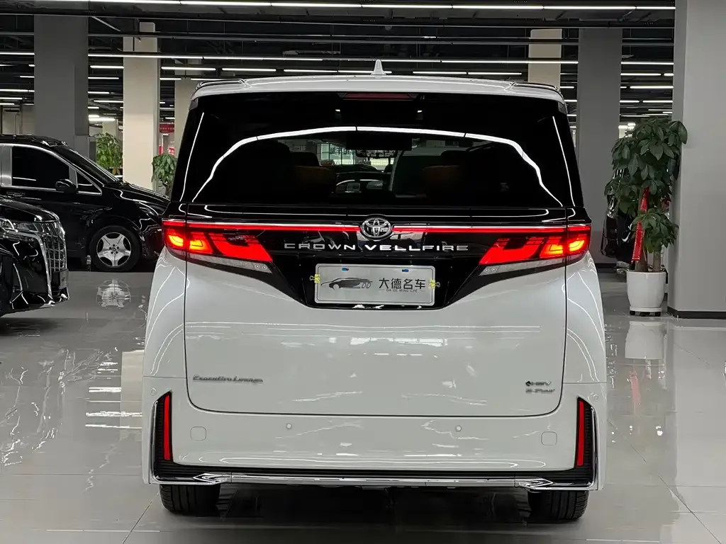 Toyota Vellfire — фото 5
