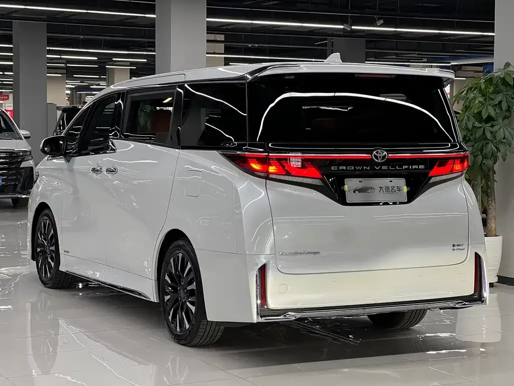 Toyota Vellfire — фото 3
