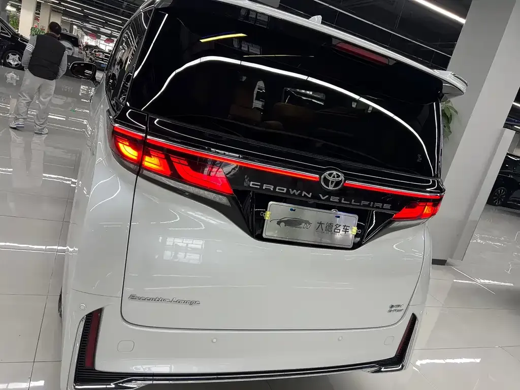 Toyota Vellfire — фото 2