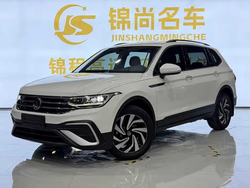 Volkswagen Tiguan L — фото 1
