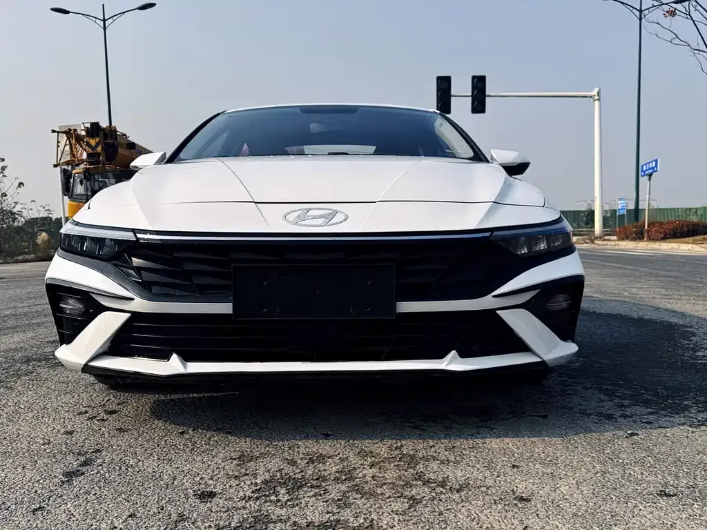 Hyundai Elantra — фото 6