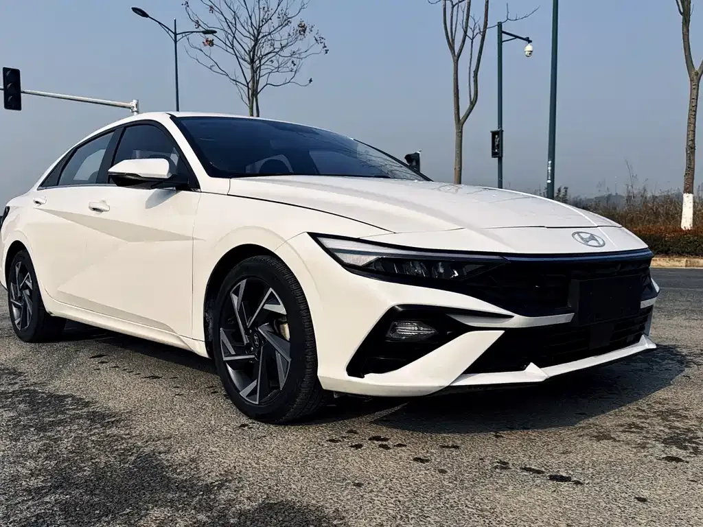 Hyundai Elantra — фото 10