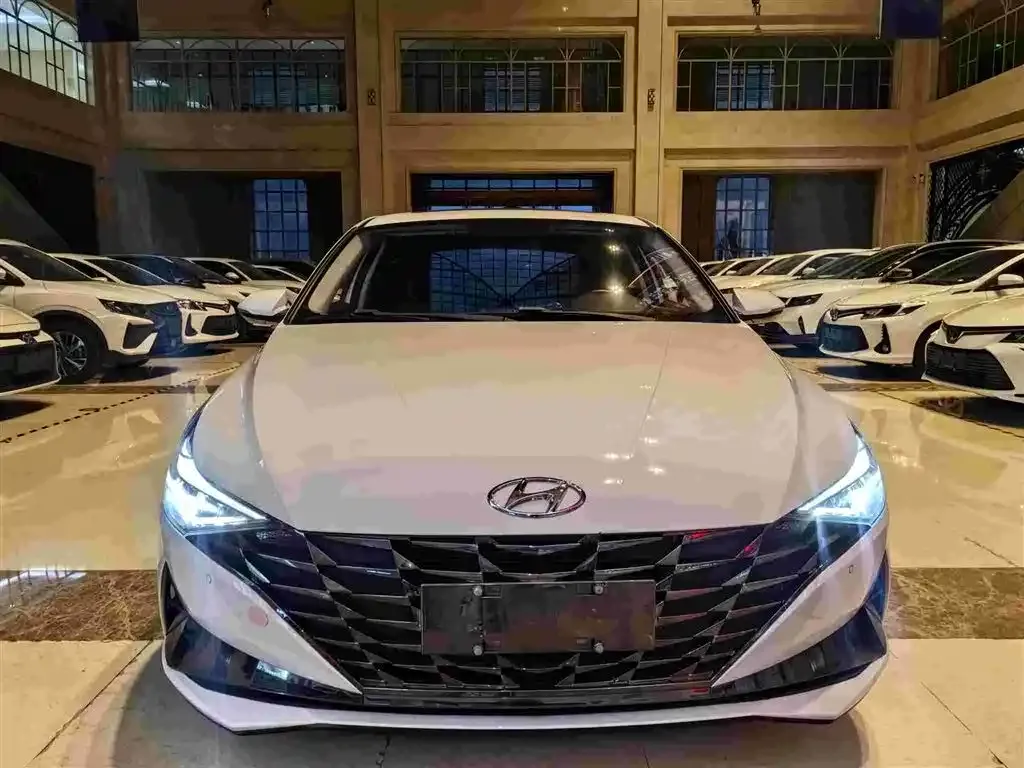 Hyundai Elantra — фото 4