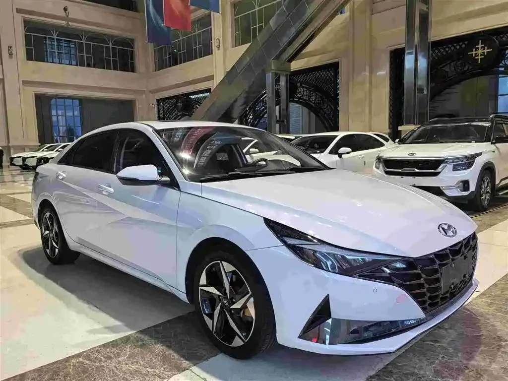 Hyundai Elantra — фото 7