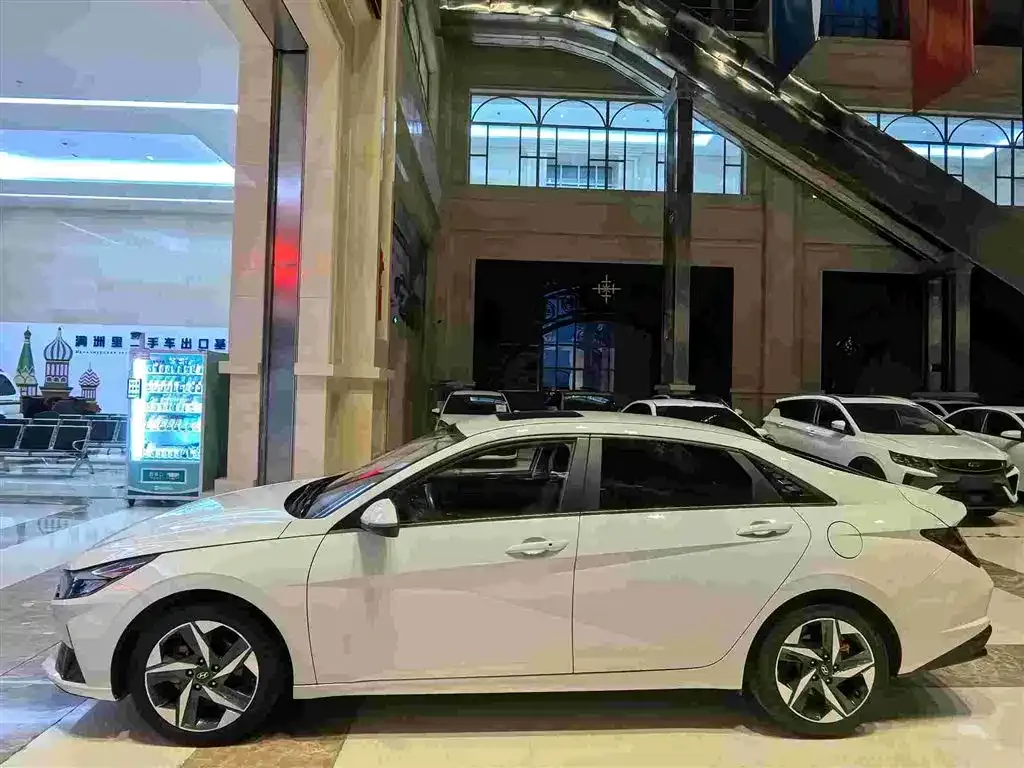 Hyundai Elantra — фото 6
