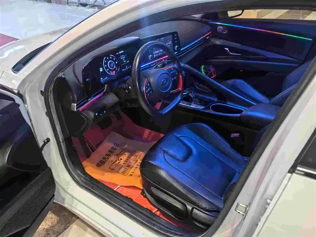Hyundai Elantra — фото 10