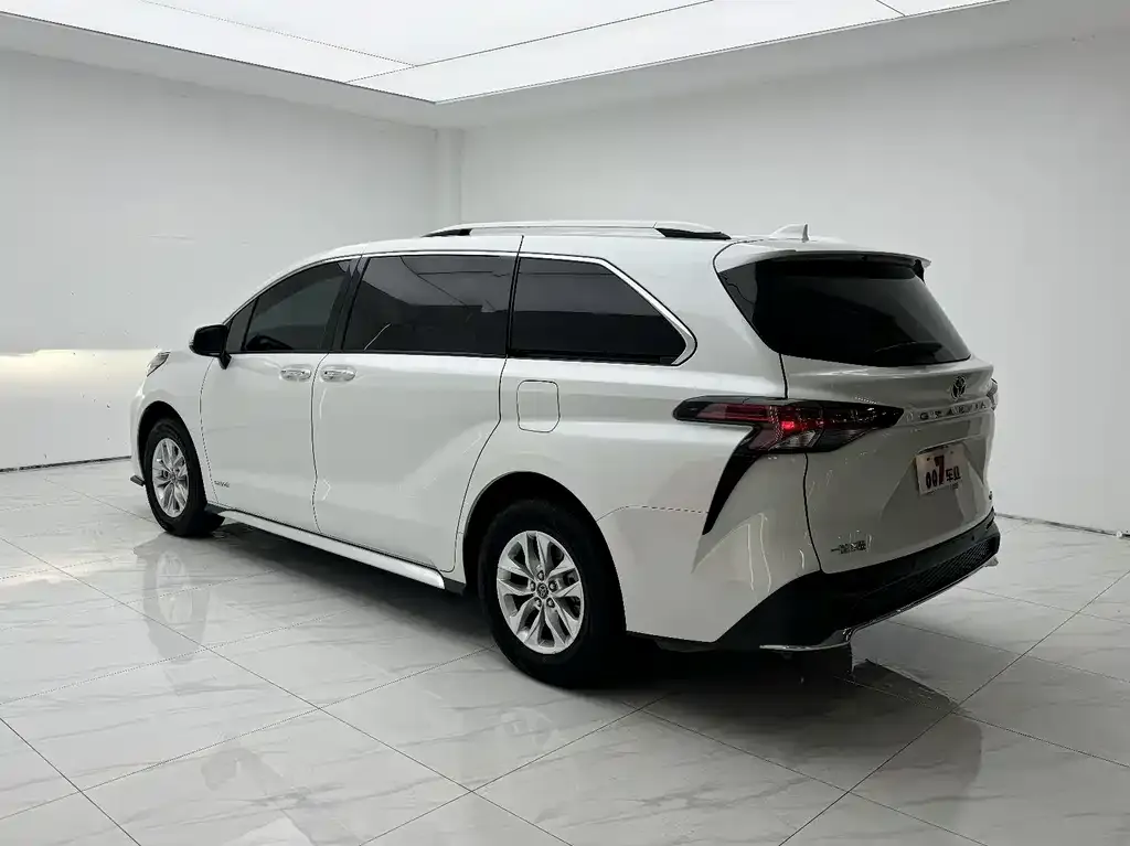 Toyota Granvia 2024 из CN, фото 6