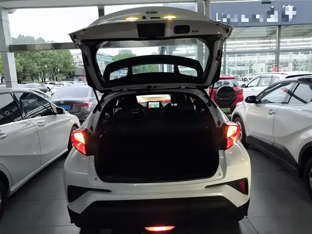 Toyota C-HR EV 2021 из CN, фото 9
