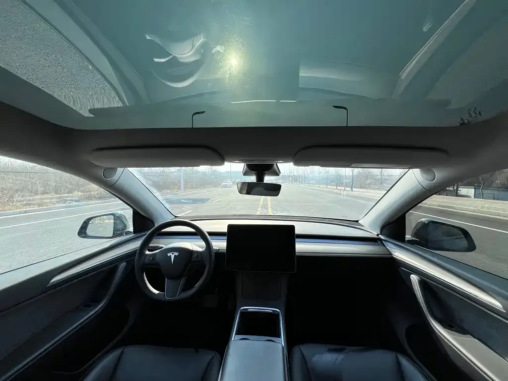 Tesla Model Y — фото 7