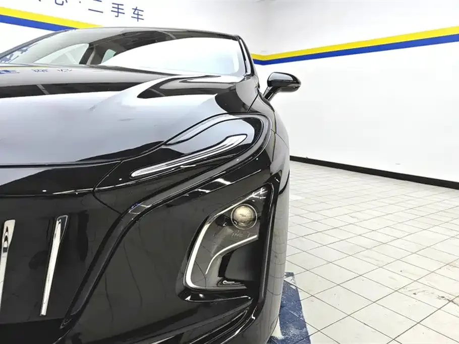 Hongqi E-QM5 2023 из CN, фото 2