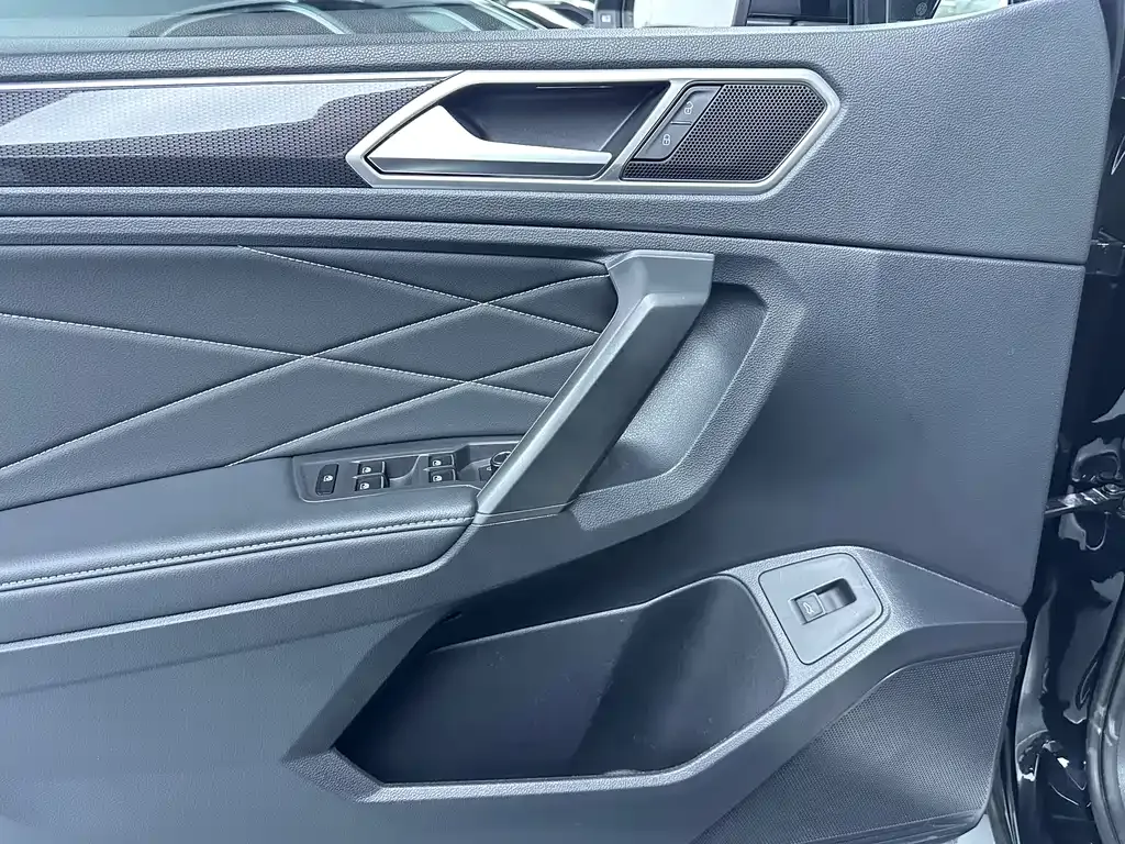 Volkswagen Tiguan L 2022 из CN, фото 3