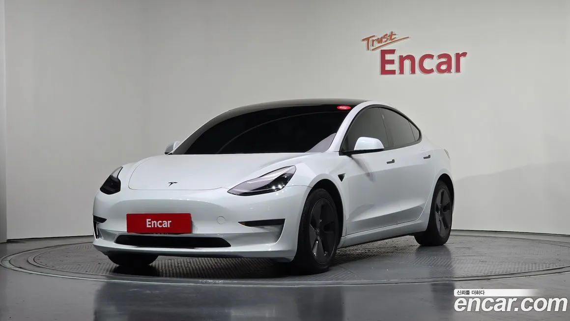Tesla Model 3 — фото 1
