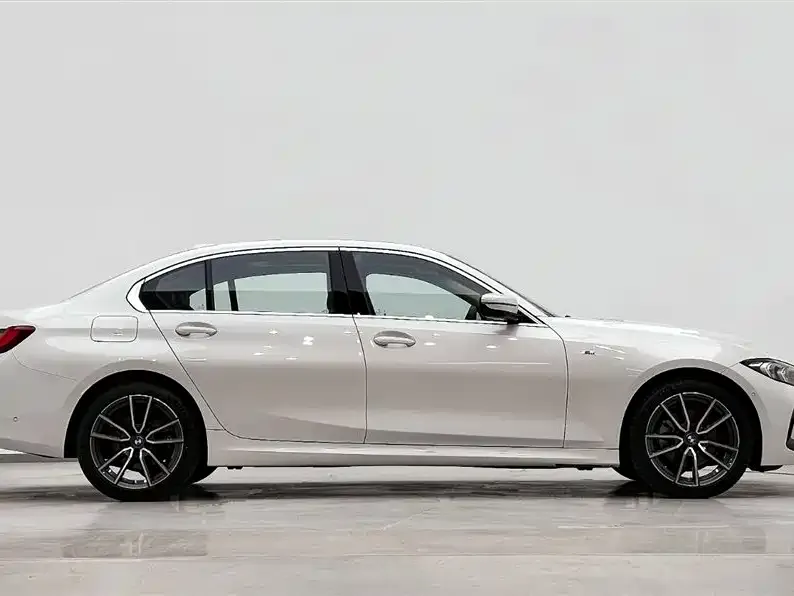 BMW 3 Series 2023 из CN, фото 2