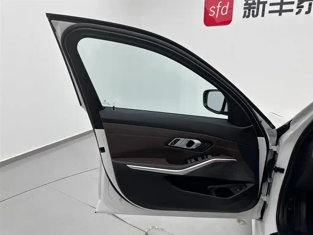BMW 3 Series 2023 из CN, фото 3