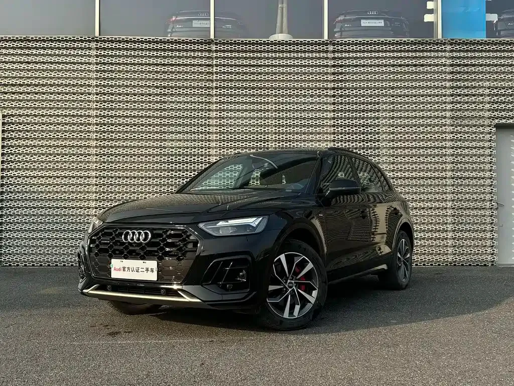 Audi Q5L — фото 1
