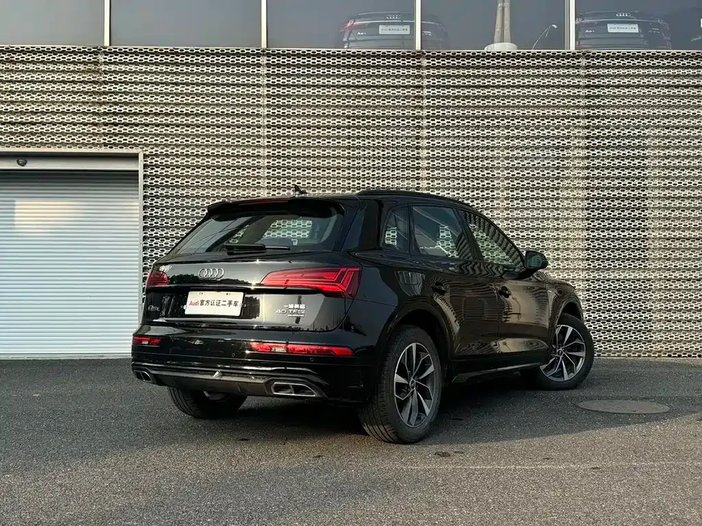 Audi Q5L — фото 9