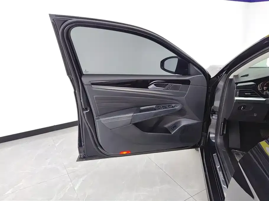 Volkswagen Passat 2023 из CN, фото 7