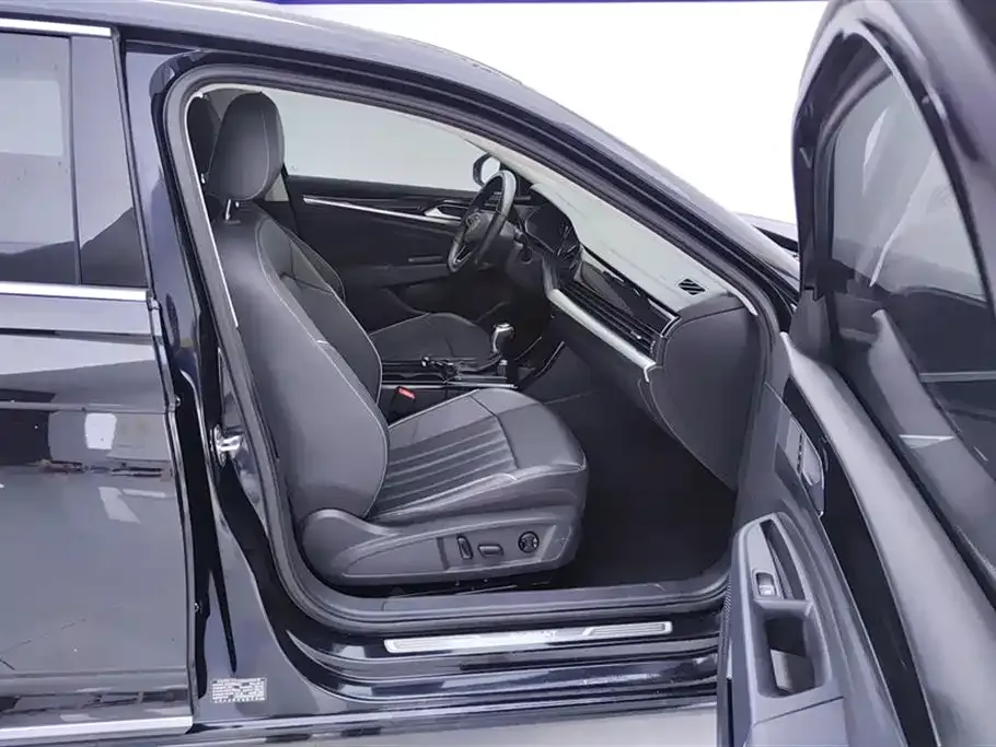 Volkswagen Passat 2023 из CN, фото 8