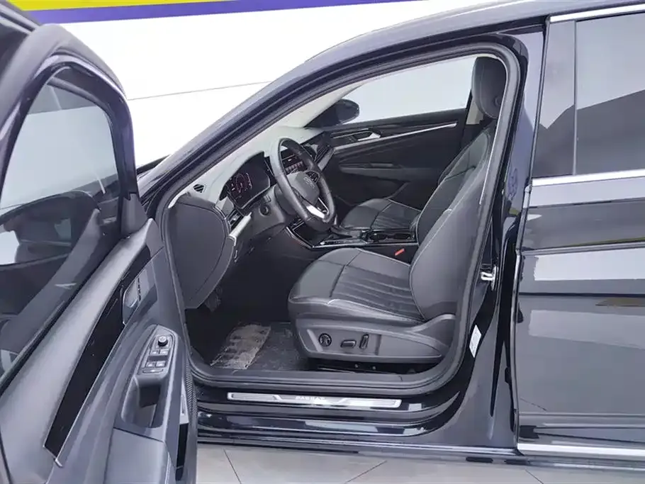 Volkswagen Passat 2023 из CN, фото 9