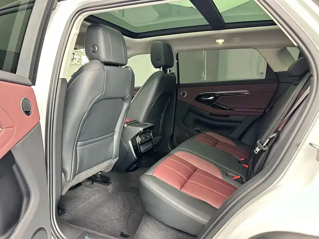 Land Rover Evoque 2024 из CN, фото 3