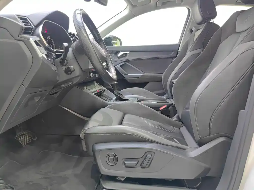 Audi Q3 Sportback 2023 из CN, фото 5
