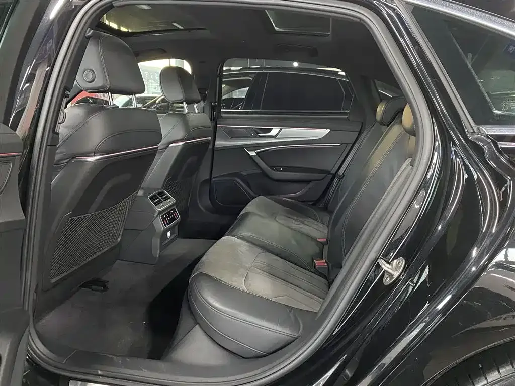 Audi A6L 2021 из CN, фото 6