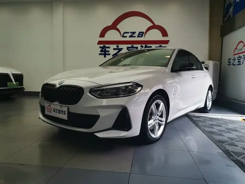 BMW 1 Series 2023 из CN, фото 1