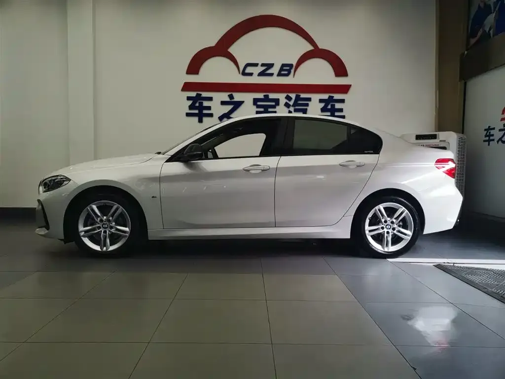 BMW 1 Series 2023 из CN, фото 4