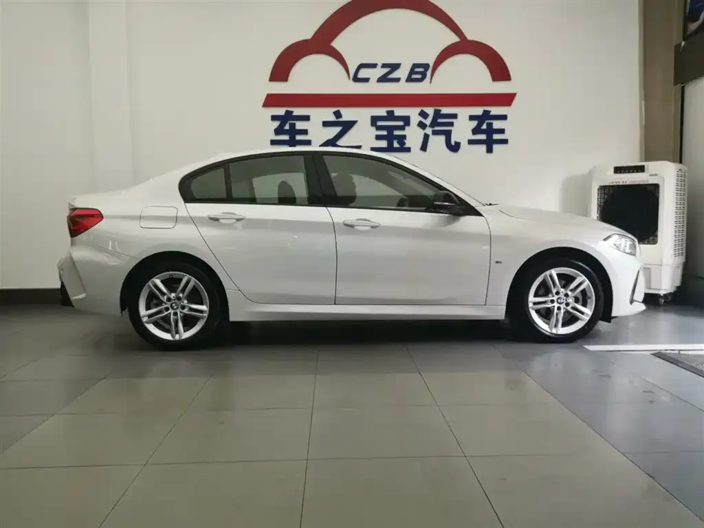 BMW 1 Series 2023 из CN, фото 8