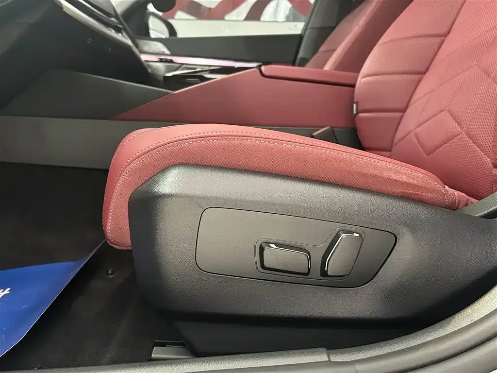 BMW 5 Series 2025 из CN, фото 6