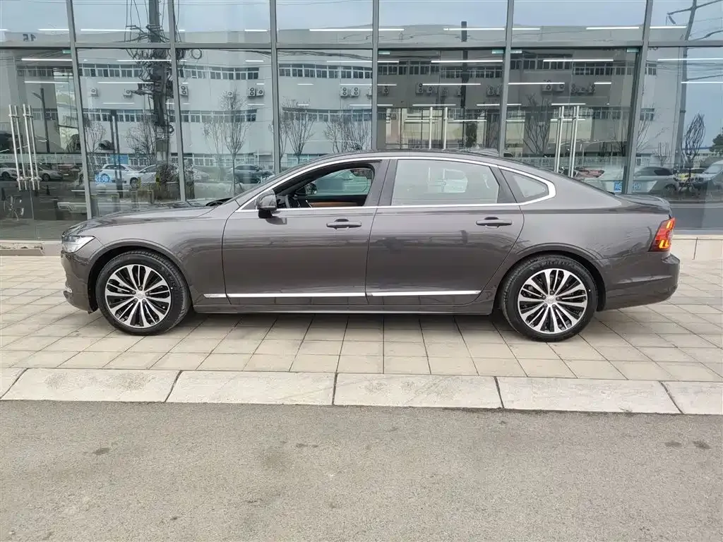 Volvo S90 2024 из CN, фото 2