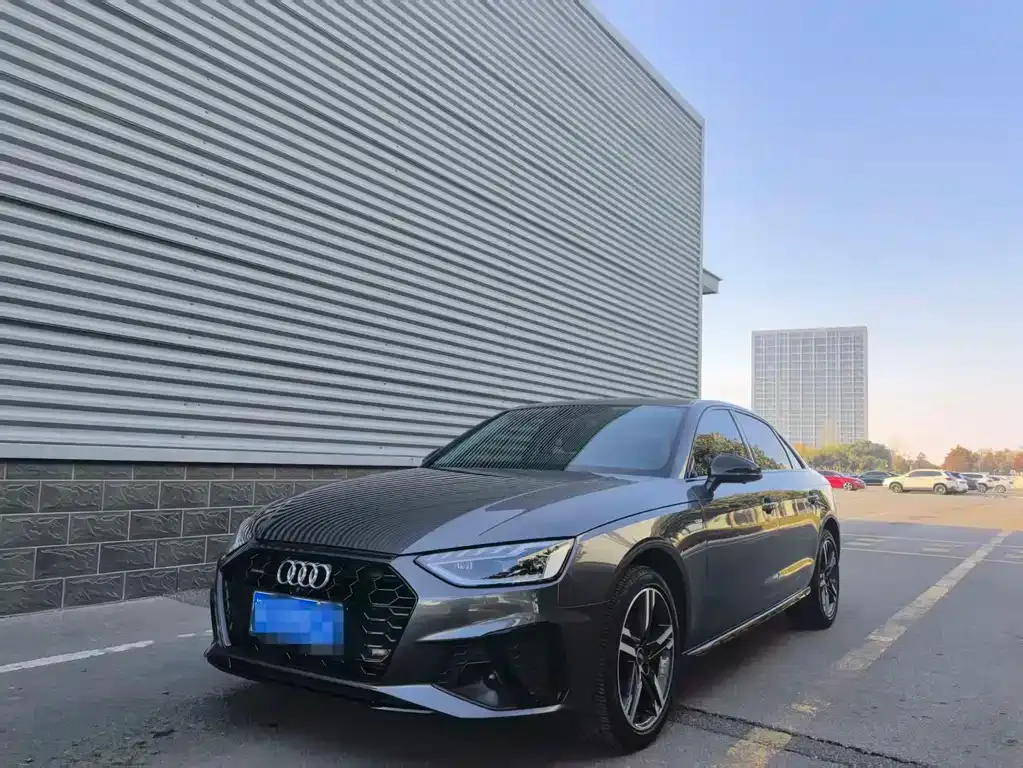 Audi A4L 2022 из CN, фото 1