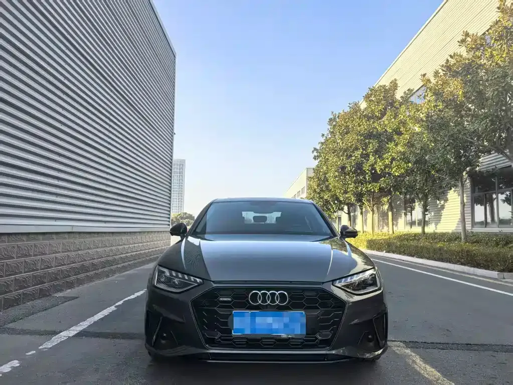 Audi A4L 2022 из CN, фото 2