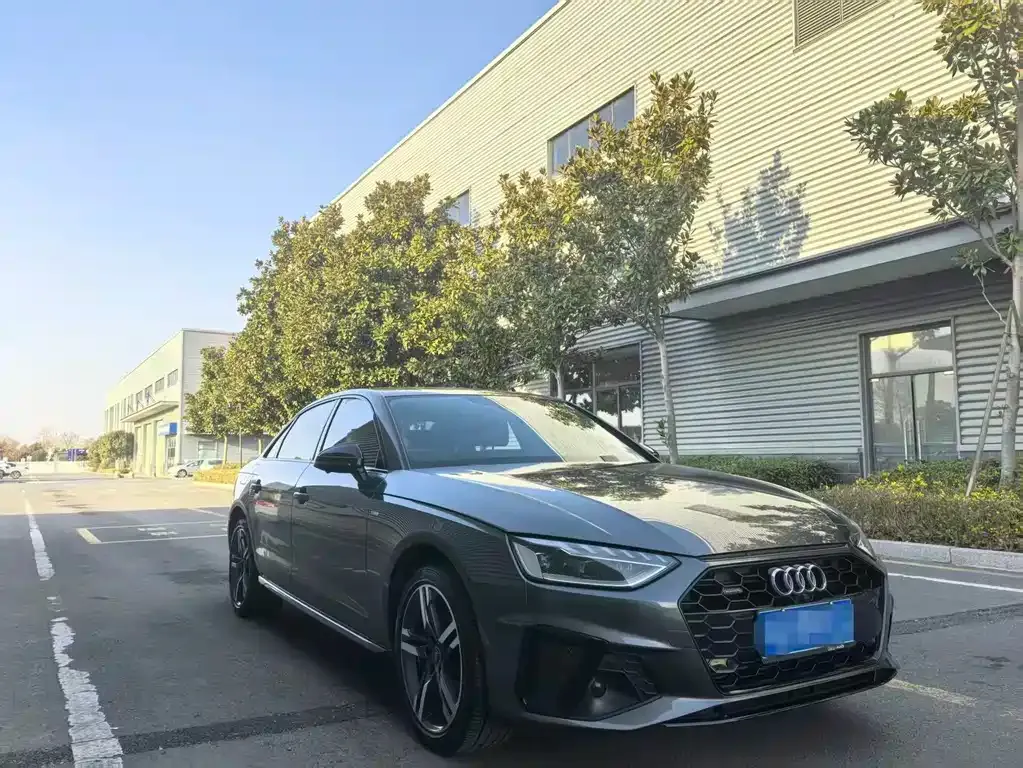 Audi A4L 2022 из CN, фото 3