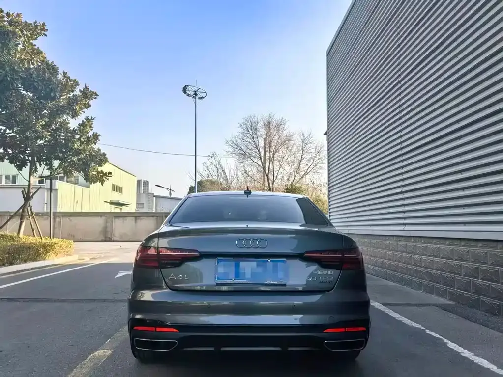 Audi A4L 2022 из CN, фото 4