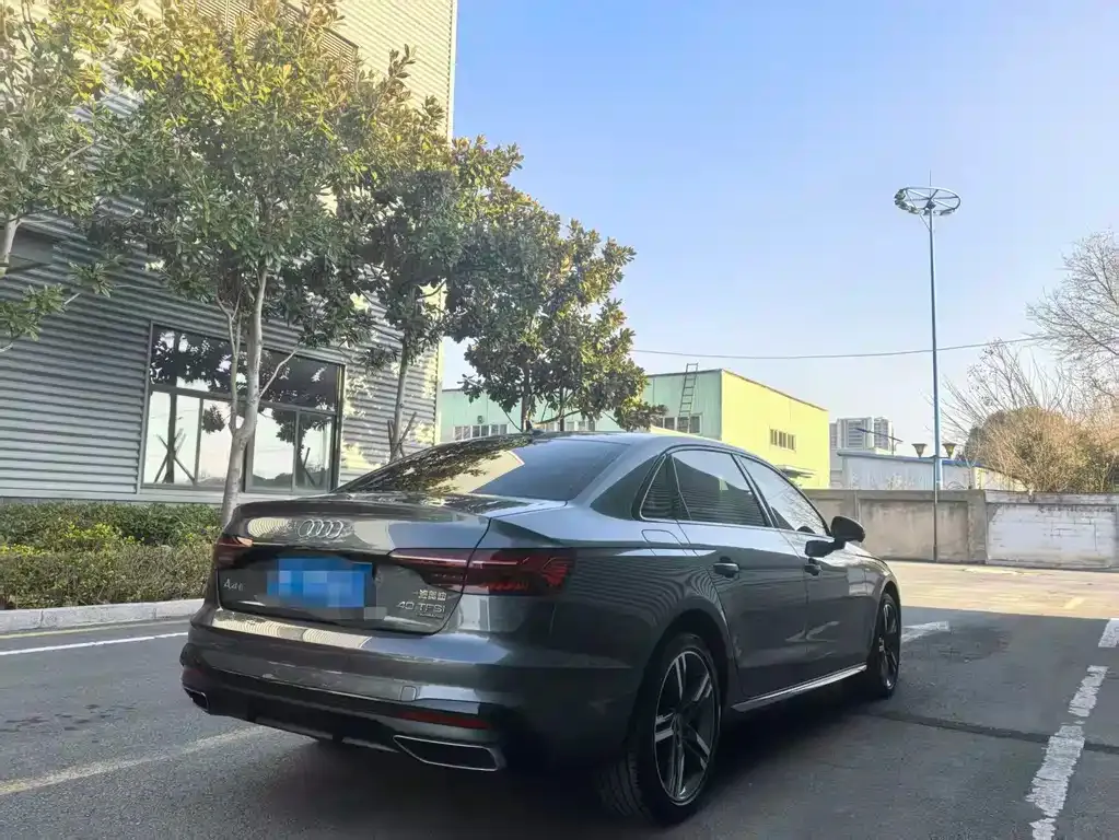 Audi A4L 2022 из CN, фото 5