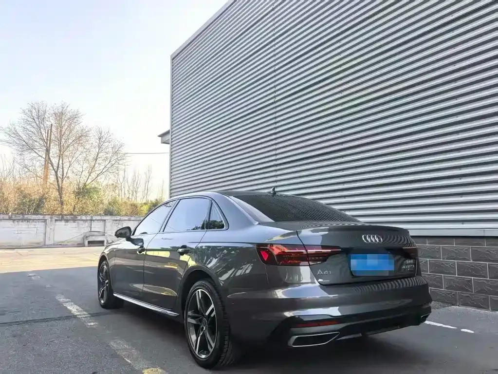 Audi A4L 2022 из CN, фото 6