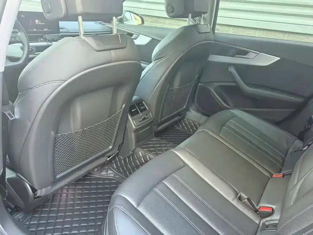 Audi A4L 2022 из CN, фото 8