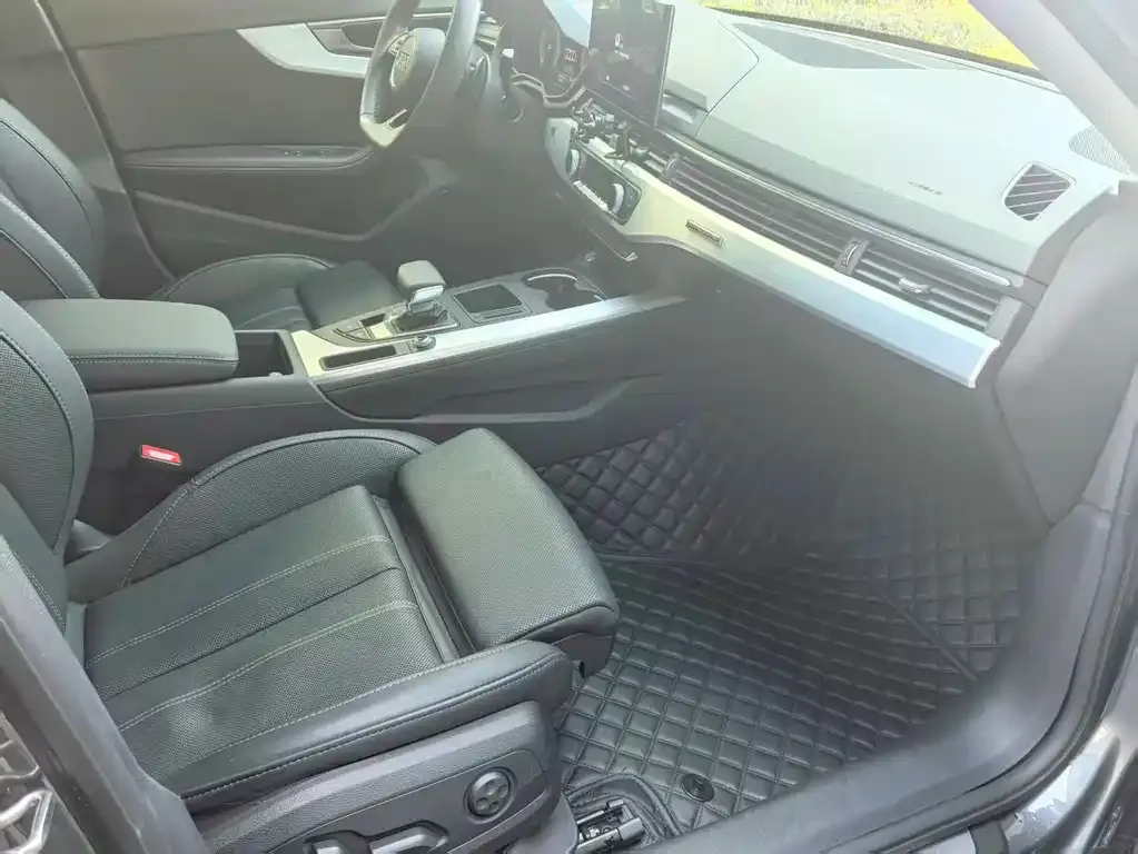 Audi A4L 2022 из CN, фото 9