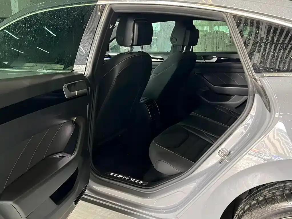 Volkswagen CC 2022 из CN, фото 2