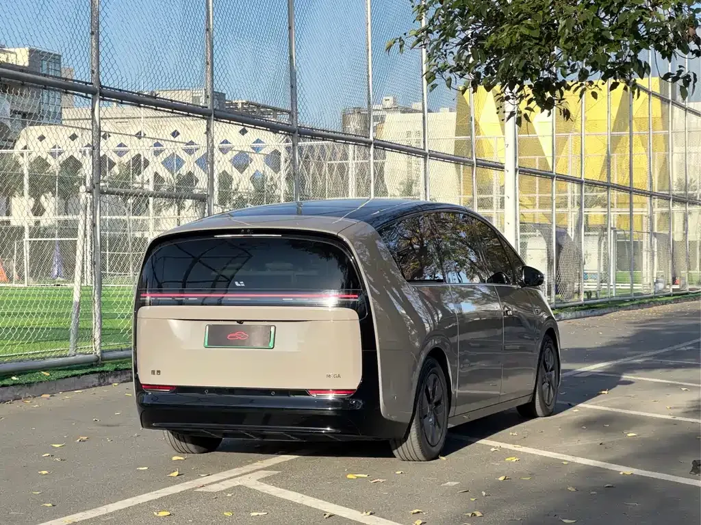 Li Auto MEGA — фото 7