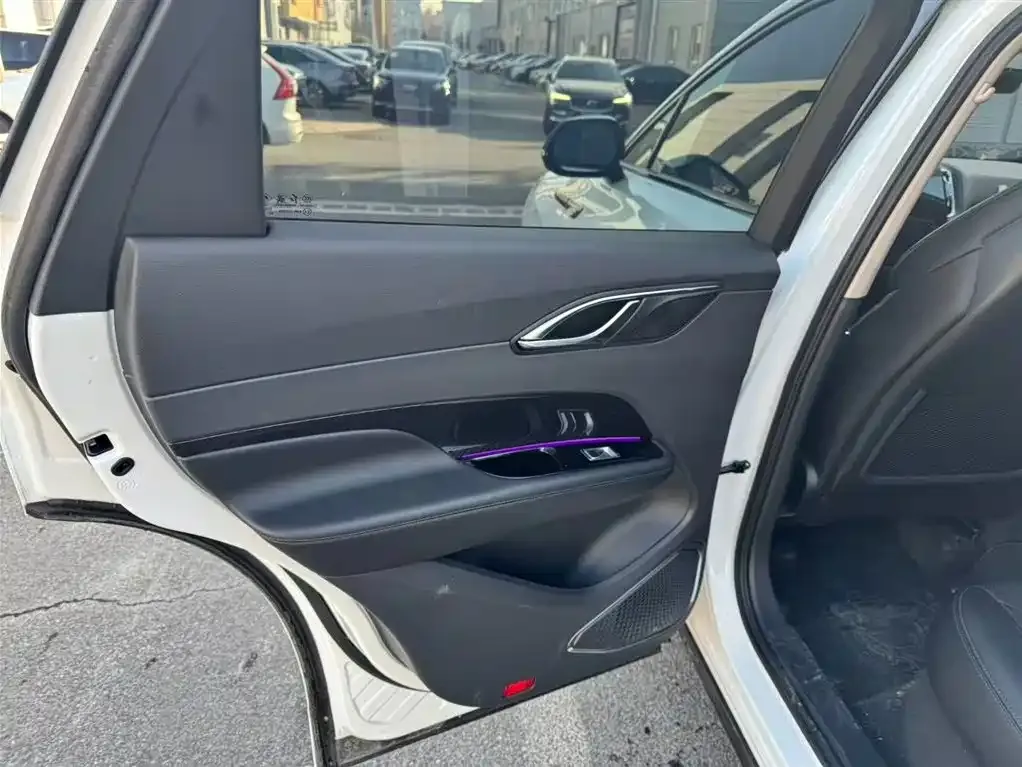 Hongqi HS3 PHEV 2025 из CN, фото 4