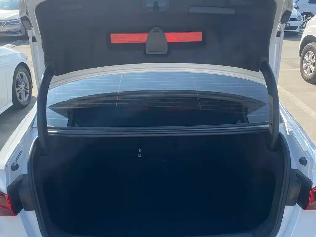 Audi A3 2023 из CN, фото 2