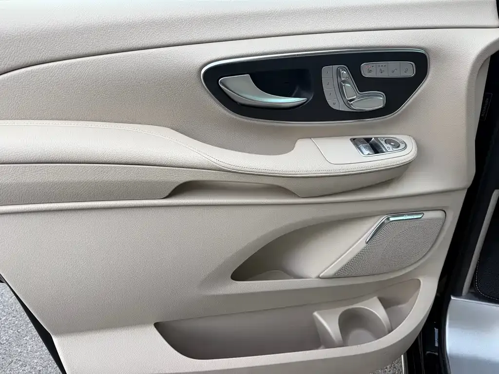 Mercedes-Benz V-Class 2022 из CN, фото 2