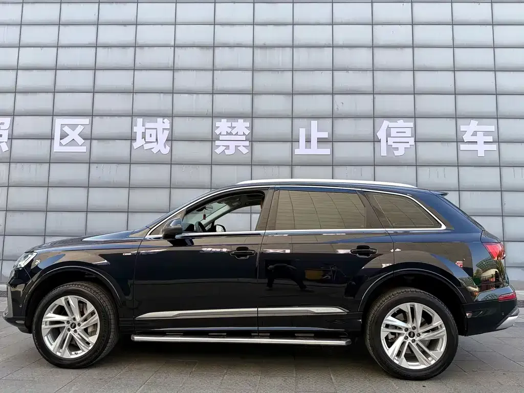 Audi Q7 2021 из CN, фото 2