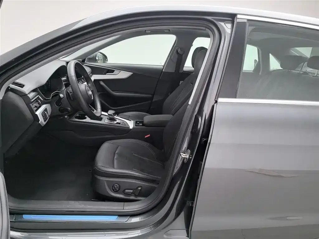 Audi A4L 2022 из CN, фото 6
