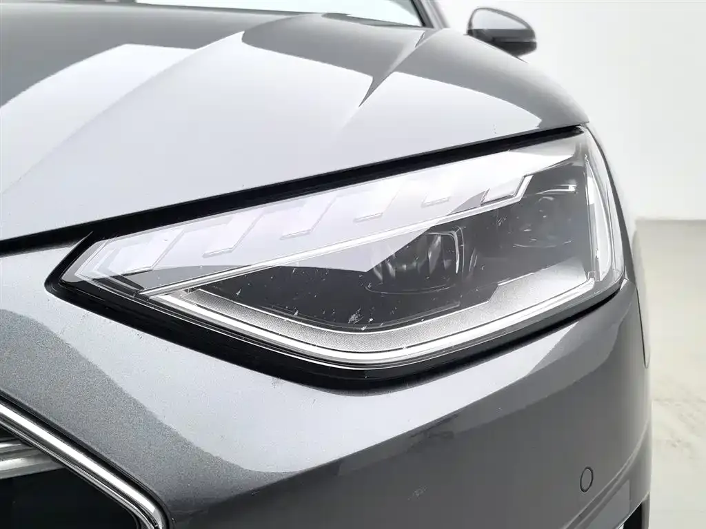 Audi A4L 2022 из CN, фото 5